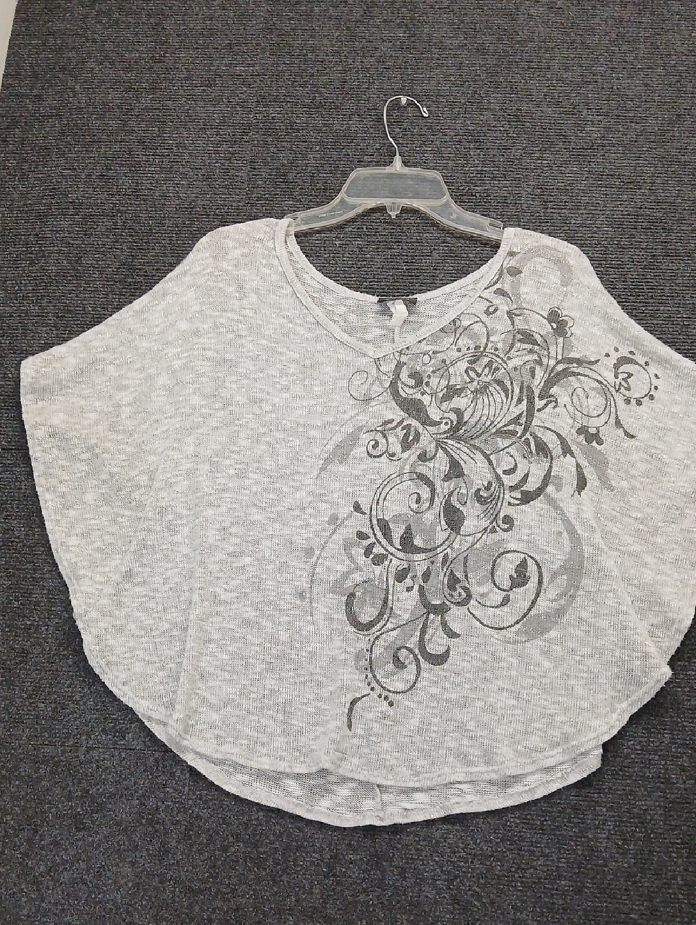 Taboo Light Gray Short Sleeve Dolman Tunic with Decorative Swirl Print Sz XL